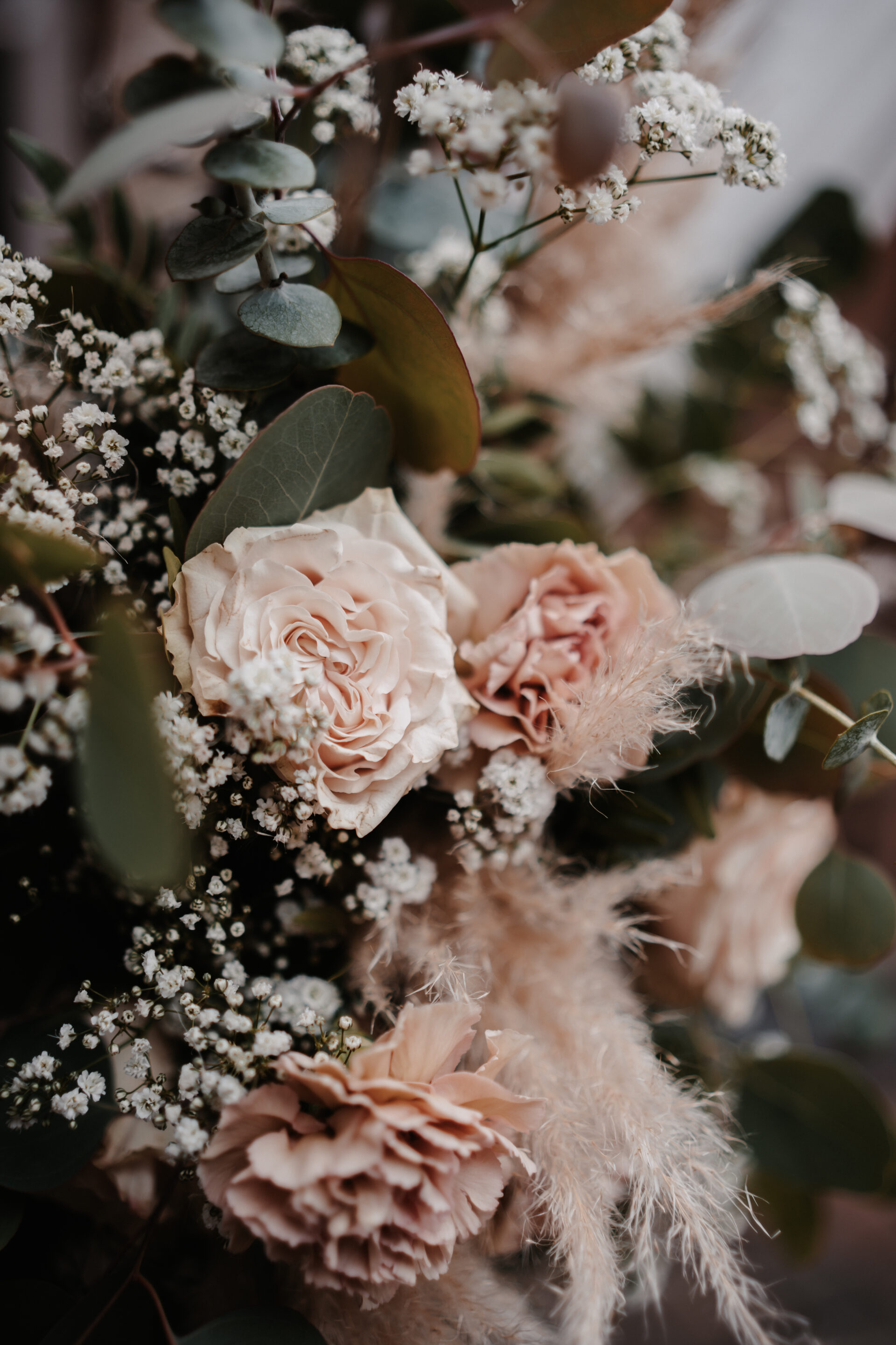 Dekoratiion Hochzeit Blumen rosa grün Eukalyptus 