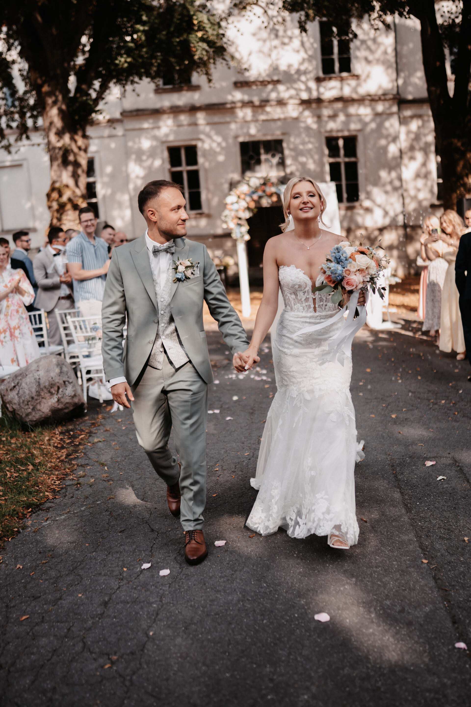 Burg Bergerhausen Hochzeitslocation Hochzeitstisch Hochzeitsdekoration